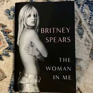 Brittney Spears - The Woman In Me book